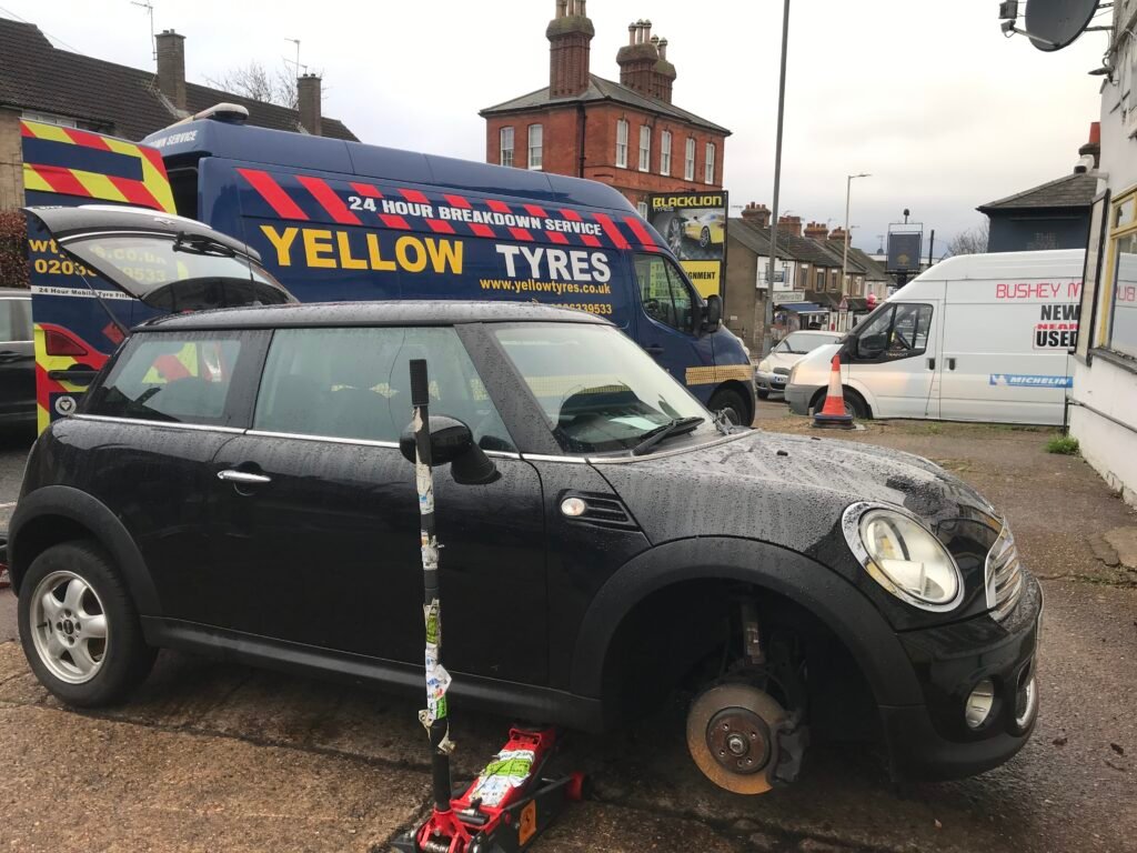 Yellow Tyres emergency mobile tyre fitting Essex 24 hours