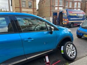 Emergency mobile tyre fitting car tyres in London, Essex and Kent. Yellow Tyres