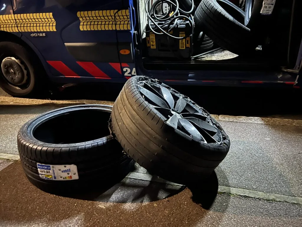 Yellow Tyres Emergency Mobile Tyre Fitting in East London