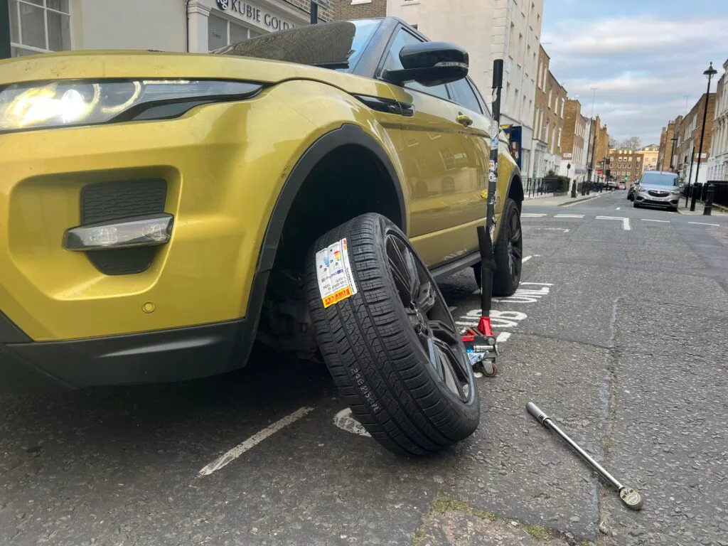 Yellow Tyres Emergency Mobile Tyre Fitting in North London