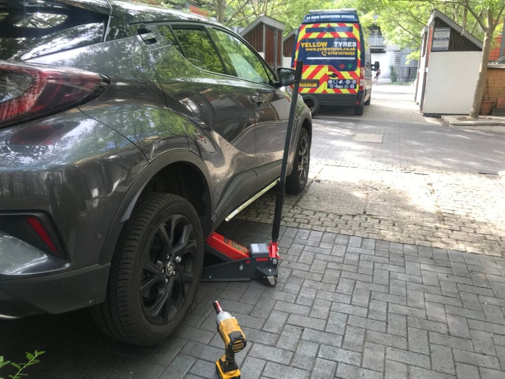 Yellow Tyres Mobile Tyre Fitting in East London 24 hours 365 days